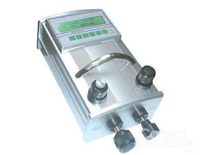 利用参考腔抵消共模干扰(如温度、湿度影响)