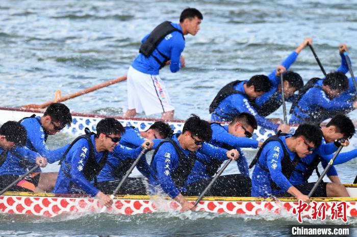 击水奋楫掀起滇池龙舟热潮：百余支中外队伍在