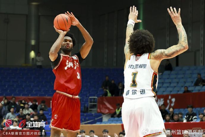 浙江稠州男篮首节三分雨助阵 大胜长白山恩都里